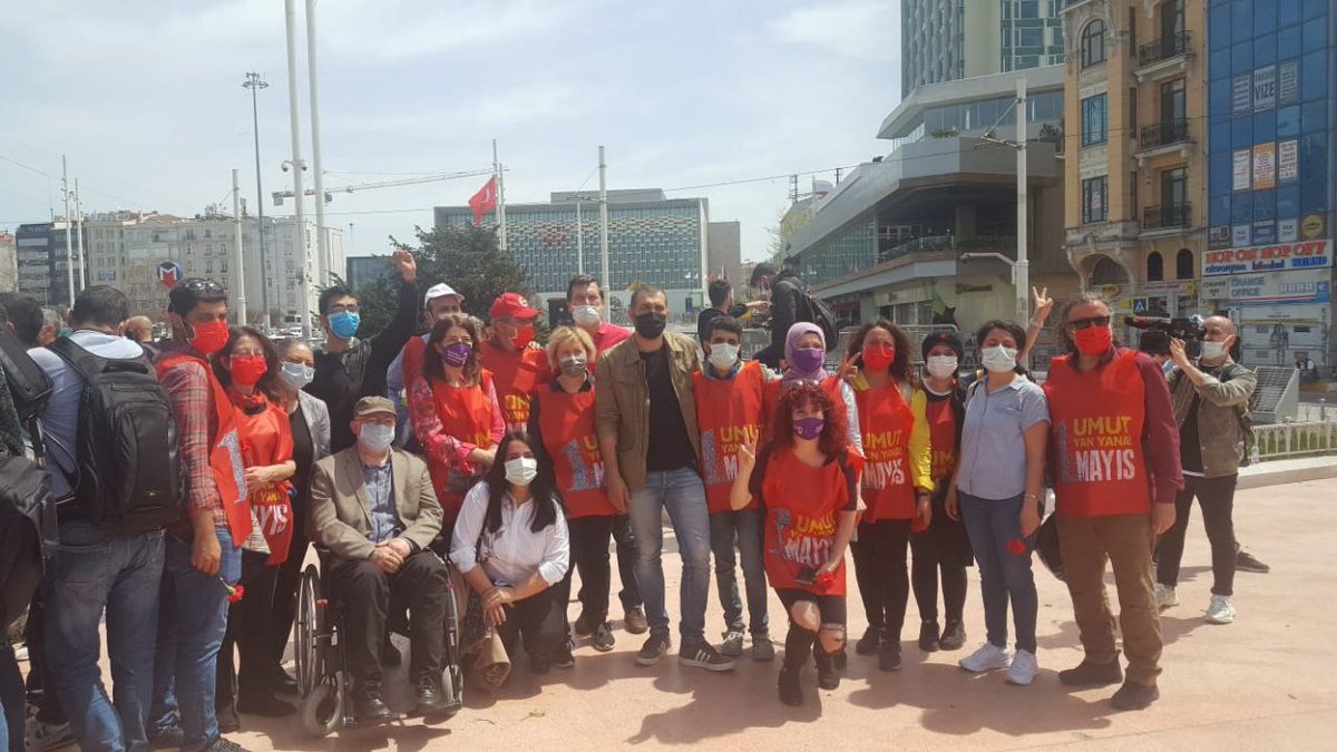 Genel Başkanımız Erkan Baş, Genel Başkan Yard. Hatay mv. Barış Atay Mengüllüoğlu ve İstanbul mv. Ahmet Şık ile birlikte Taksim Meydanı'ndayız.

Yaşasın #1Mayıs!