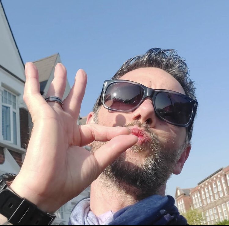 Dave44680633's tweet photo. #NewProfilePic #weedkiss https://t.co/mADWE0NXFA