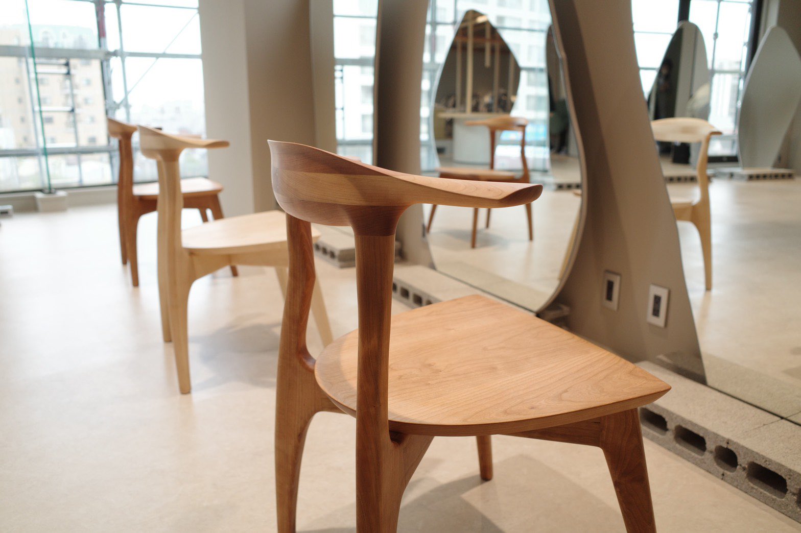 家具工房koma まもなくオープンするヘアサロン Umily By Rucor さんに チェリーとメープルのsui Arm Chairをお納めしました 明るく開放的な空間に とても居心地の良さそうな椅子たちでした 5月2日オープンです 美容室 向ヶ丘遊園 T Co