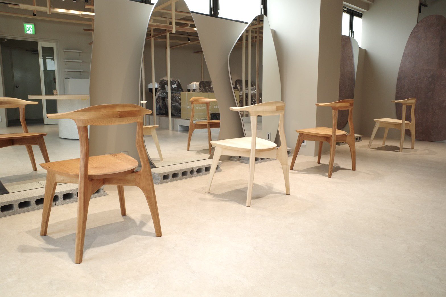 家具工房koma まもなくオープンするヘアサロン Umily By Rucor さんに チェリーとメープルのsui Arm Chairをお納めしました 明るく開放的な空間に とても居心地の良さそうな椅子たちでした 5月2日オープンです 美容室 向ヶ丘遊園 T Co