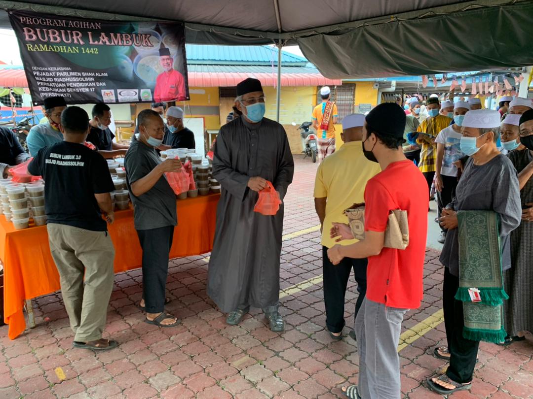 Uzivatel Khalid Samad Na Twitteru Program Edaran Bubur Lambuk Kerjasama Pusat Khidmat Parlimen Shah Alam Masjid Riadhusollihin Persatuan Kebajikan Dan Pendidikan Seksyen 17 Perspeks 17 Kepada Penduduk At Masjid Riad Sek