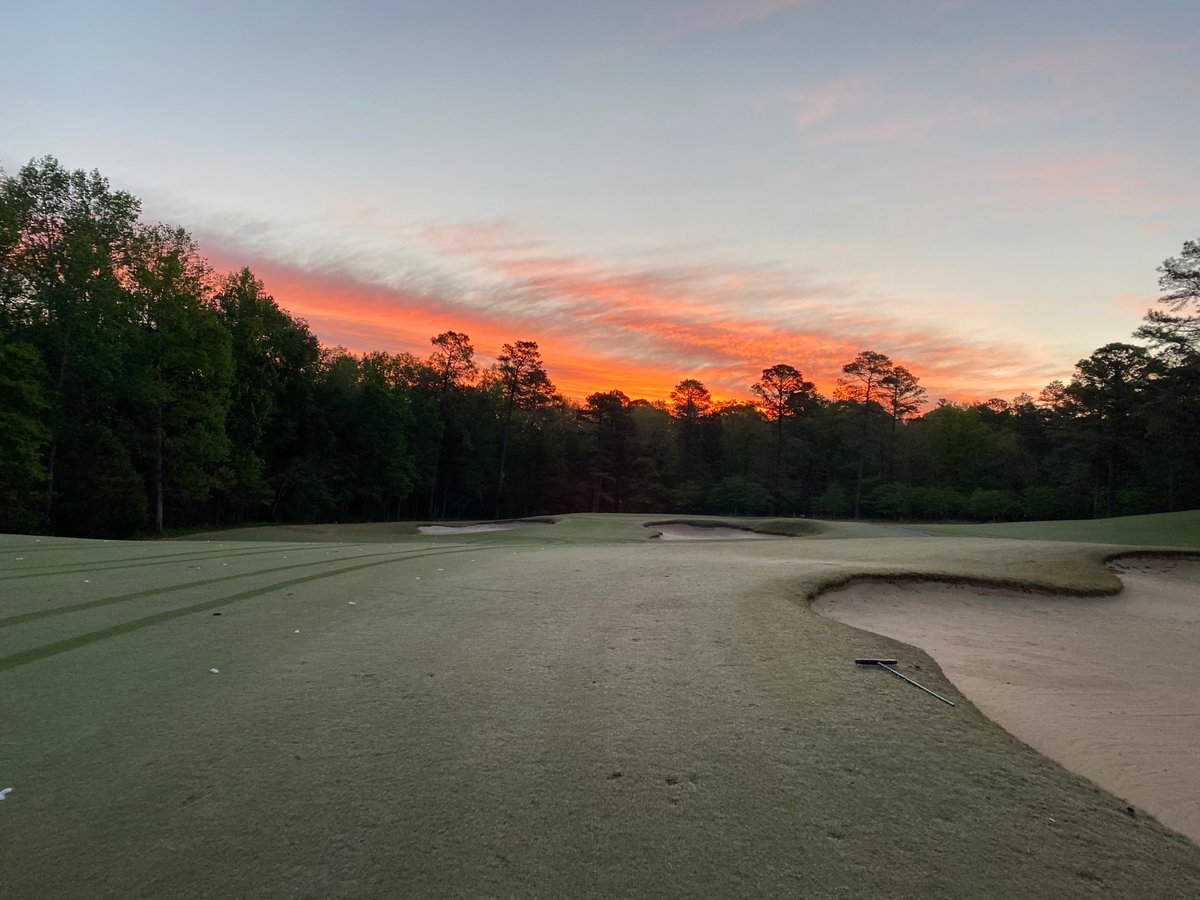 LMurphTurf's tweet image. Beautiful morning to wrap up round 2 of our pre-emergent applications #mycarolinasmorning
