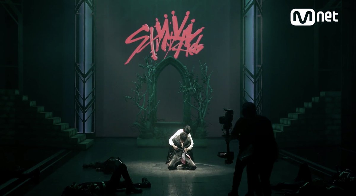 tw// death, blood #StrayKids Kingdom analysis; a thread<I’ll be your man>Intention: we can sacrifice everything, for that person to come back.Plot: A boy who skz treasured was gone. Skz pray for him to come back. They sacrificed their lives for the boy to revive at the end.