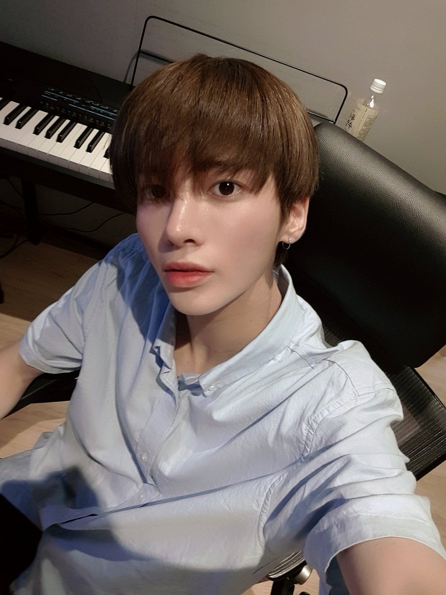whitebearxz's tweet photo. แมสแล้ว คนในรูปคือ คังแทฮยอน เกิดวันที่ 5 กุมภาพันธ์​ 2002​ สมาชิก TOMORROW​ X TOGETHER​ กำลังเตรียมจะคัมแบควันที่ 31 พฤษภาคม​นี้แล้ว ฝากติดตามด้วยนะครับ
@TXT_members ทวิตเตอร์​เมมเบอร์​ครับ
YouTube :  https://t.co/RBG8TEHhDJ https://t.co/XtDCwHk7zS