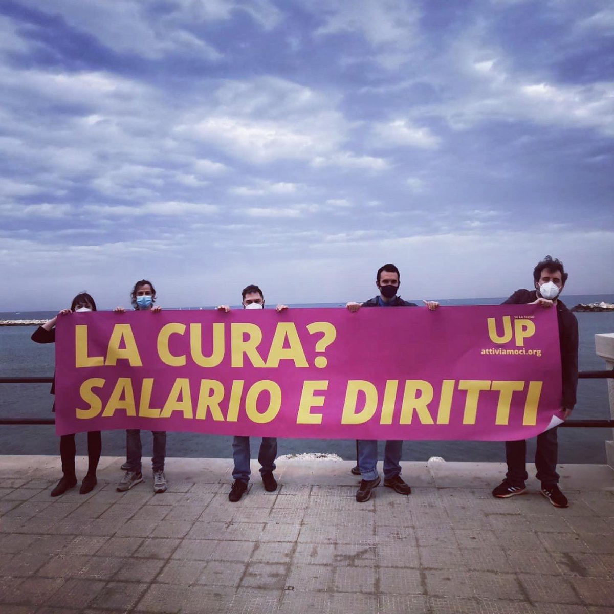 ESSENZIALI SONO I DIRITTI
ESSENZIALE È IL SALARIO

Nel secondo primo maggio senza grandi concerti e manifestazioni abbiamo ribadito da nord a sud che abbiamo bisogno di una cura fatta di diritti universali, salari dignitosi, reddito e tutele.
attiviamoci.org/2021/05/01/la-…