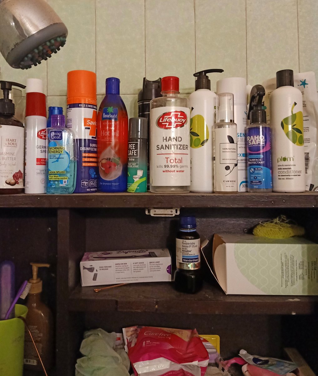 That's how beautifully plastic-laden my bathroom shelf looks like.
#WhereIsMyPlasticGoing <a href="/HUL_News/">Hindustan Unilever</a> <a href="/PeeSafe/">Pee Safe</a> <a href="/ThisIsReckitt/">Reckitt</a> <a href="/BombayShavingCo/">Bombay Shaving Company</a> <a href="/Unilever/">Unilever</a> <a href="/bathbodyworks/">Bath & Body Works</a>