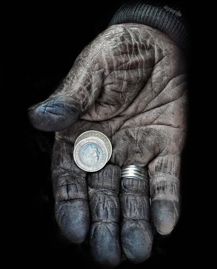 ÇALIŞARAK kazanan tüm emekçilerin günü kutlu olsun. ✊