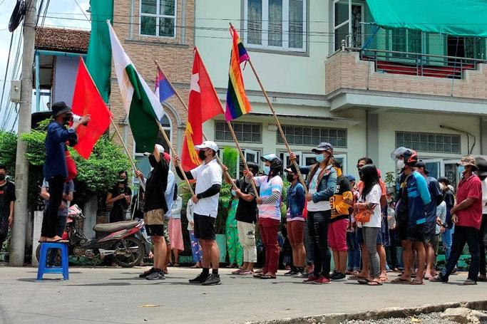 နိုင်ငံတော် စီမံအုပ်ချုပ်ရေး လုံးဝရပ်တန့်သွားမည့် ဘေးအန္တရာယ် ရှိနေဟု မြန်မာဆိုင်ရာ ကုလသမဂ္ဂ အထူးသံတမန် ပြော 

Read more: mizzimaburmese.com/article/79588