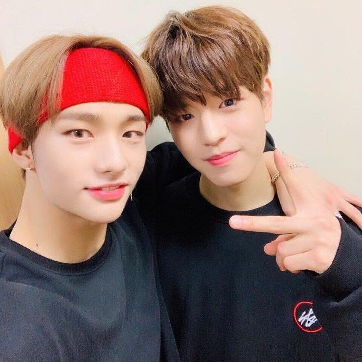 Фф сынмин актив. Hyunjin and Seungmin. Минхо Сынмин и Хенджин. Хёнмины Stray Kids.