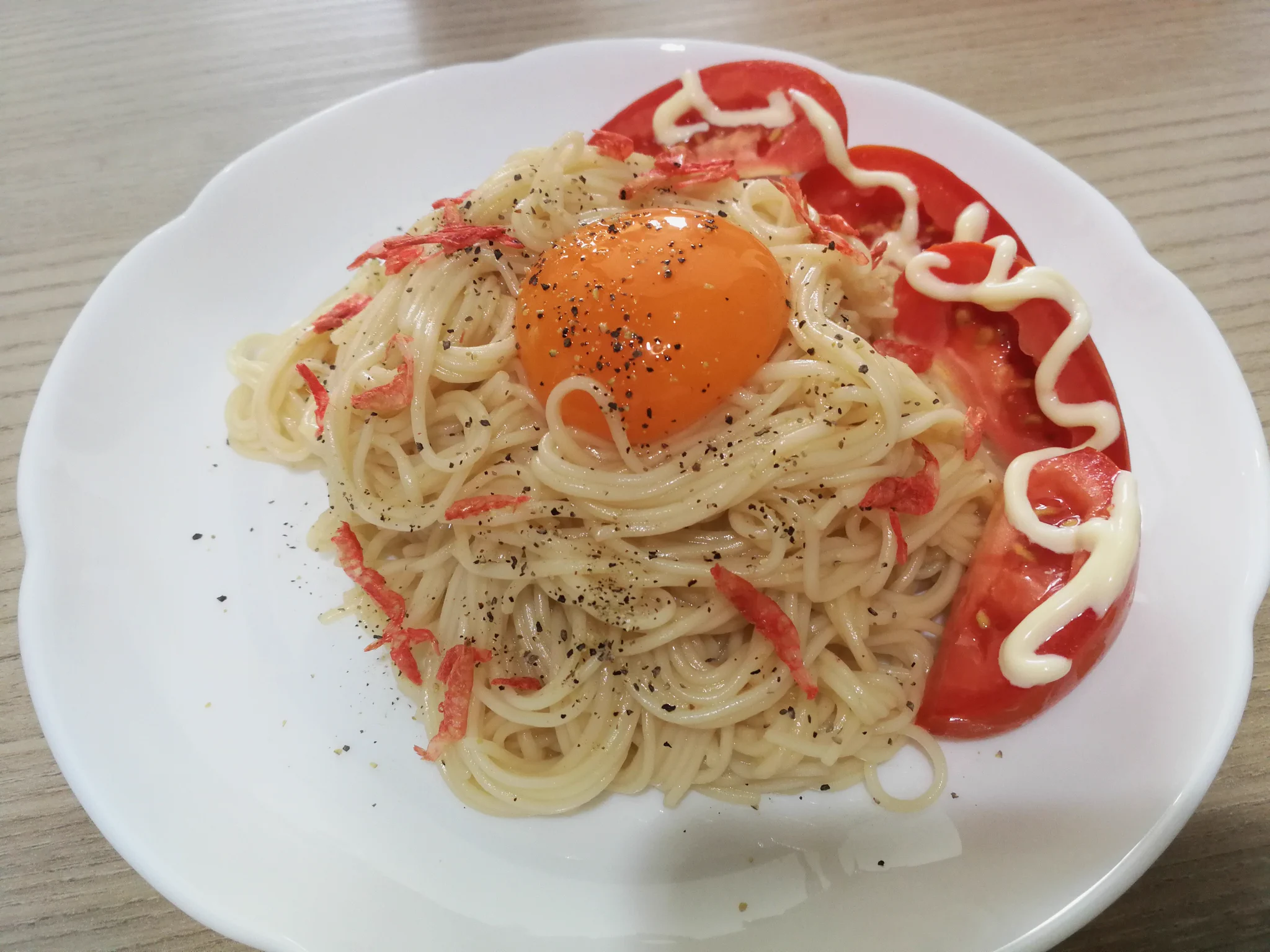 そうめんの油そば。
葱が冷蔵庫に無かったけど、桜🦐代用でも十分美味しくカンタンに出来た！
フライパンも使わないから、洗い物減るし、良い😆  