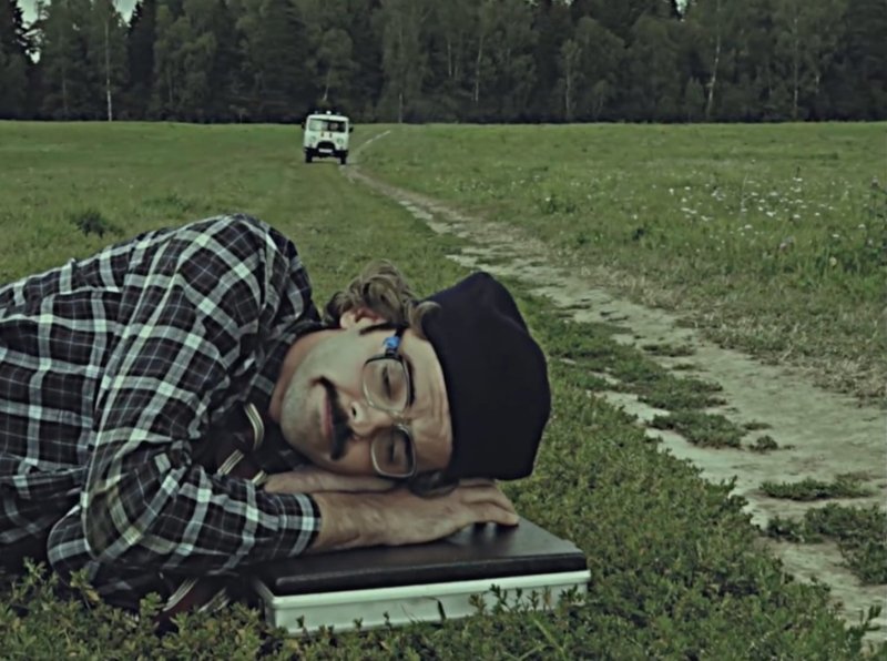 Инженер и сотрудники НИИ танцуют tweet media