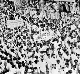 Congress-led bilingual Bombay state Government used brutal police power to suppress Mahagujarat Movement. Four students Punamchand, Kaushik, Suresh & Abdul of Mahagujarat Movement died in police firing at Congress Bhavan at Lal Darwaza area in Ahmedabad on 9th August 1956.