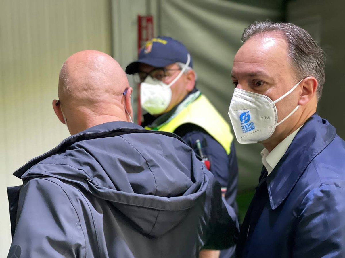 uil_basilicata's tweet photo. Il nostro #1Maggio inizia con la visita alla Tendostruttura Qatar per dire GRAZIE ai LAVORATORI impegnati in prima linea sul fronte dell'emergenza.
L'ITALIA SI-CURA CON IL LAVORO https://t.co/dKbDuXxuEp