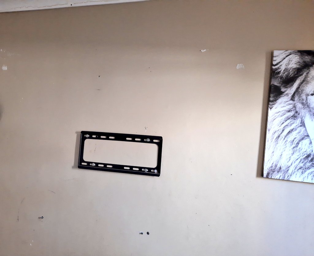 money_flavoured's tweet photo. Some Thieves, Broke Into My Flat This Morning, Around 04:00. They Took That Hisense 55inch Smart TV, JVC Sound Bar and A Samsung J7 Neo
N$ 5,000.00 reward on the Table Should You Have Any Whereable or The Items Or The Thieves. https://t.co/3FP457cnJf