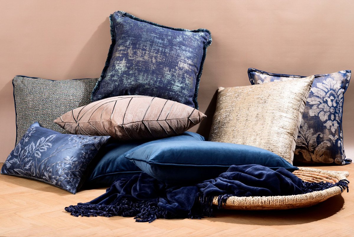 LibMidlandsMall's tweet photo. Warm up cold, grey days with @homewarestore ⛅ Whether you want to achieve rustic farmhouse décor or a minimalist vibe, stock up on these cosy items and you’ll never utter the words “I’m cold” again! 
#IconicMidlands #InspiredIn21 #HomewareStore #HomeDécor #Home #Rustic https://t.co/JWyZAs48xs