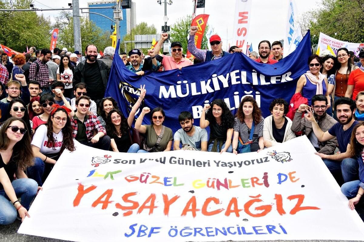 Yepyeni bir hayat gelir bizde ve her yerde
#1Mayıs