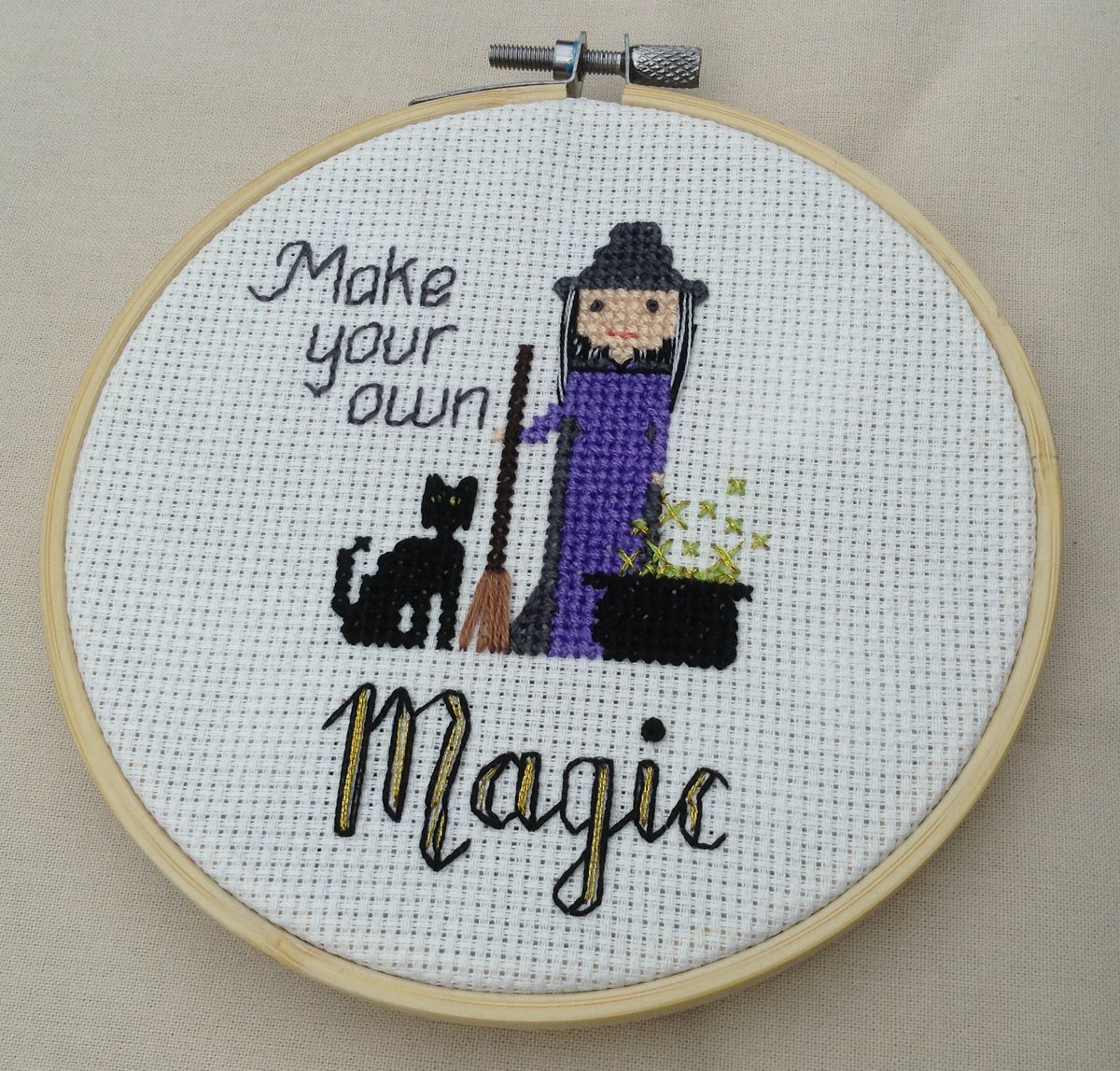 STown_stitches's tweet photo. Half way to Hallowe'en and I have listed this Witchy portrait in my Etsy shop. Personalise in lots of different ways!https://t.co/bkmXc6C5yB
#giftideas #UKGiftHour #UKGiftAM #shopindie #SaturdayMorning #HalfwaytoHalloween #shopsmall #giftfinder #supportsmallbusiness #UKEtsyRT https://t.co/nNF0TG6bsh