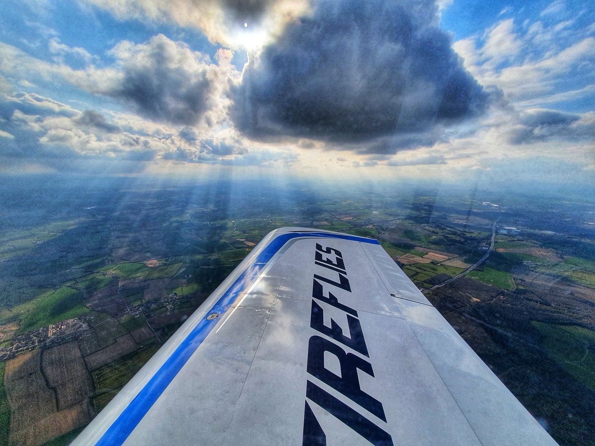 Thoroughly enjoyed flying the #rv4 again - it has been a while! Looking forward to more of this!

#sunburst #vansaircraft #displayteam #fireflies #generalaviation #flying #pilots #pilotsview #cockpitview