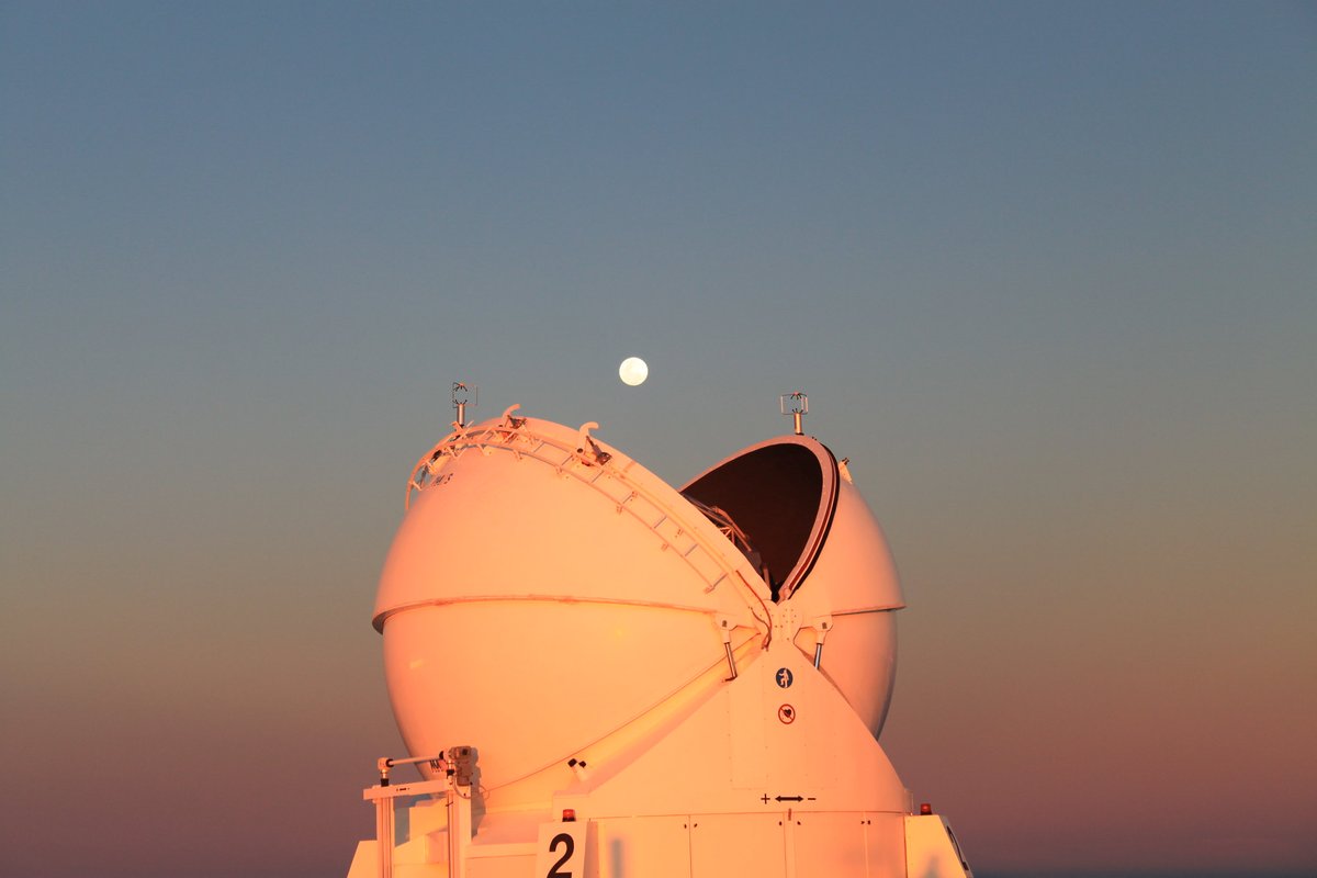 I'd like to tell the story of my cover photo that you may have seen circulating on the net: the Pacmoon telescope playing with the moon, or how to create a meme by accident! Thread