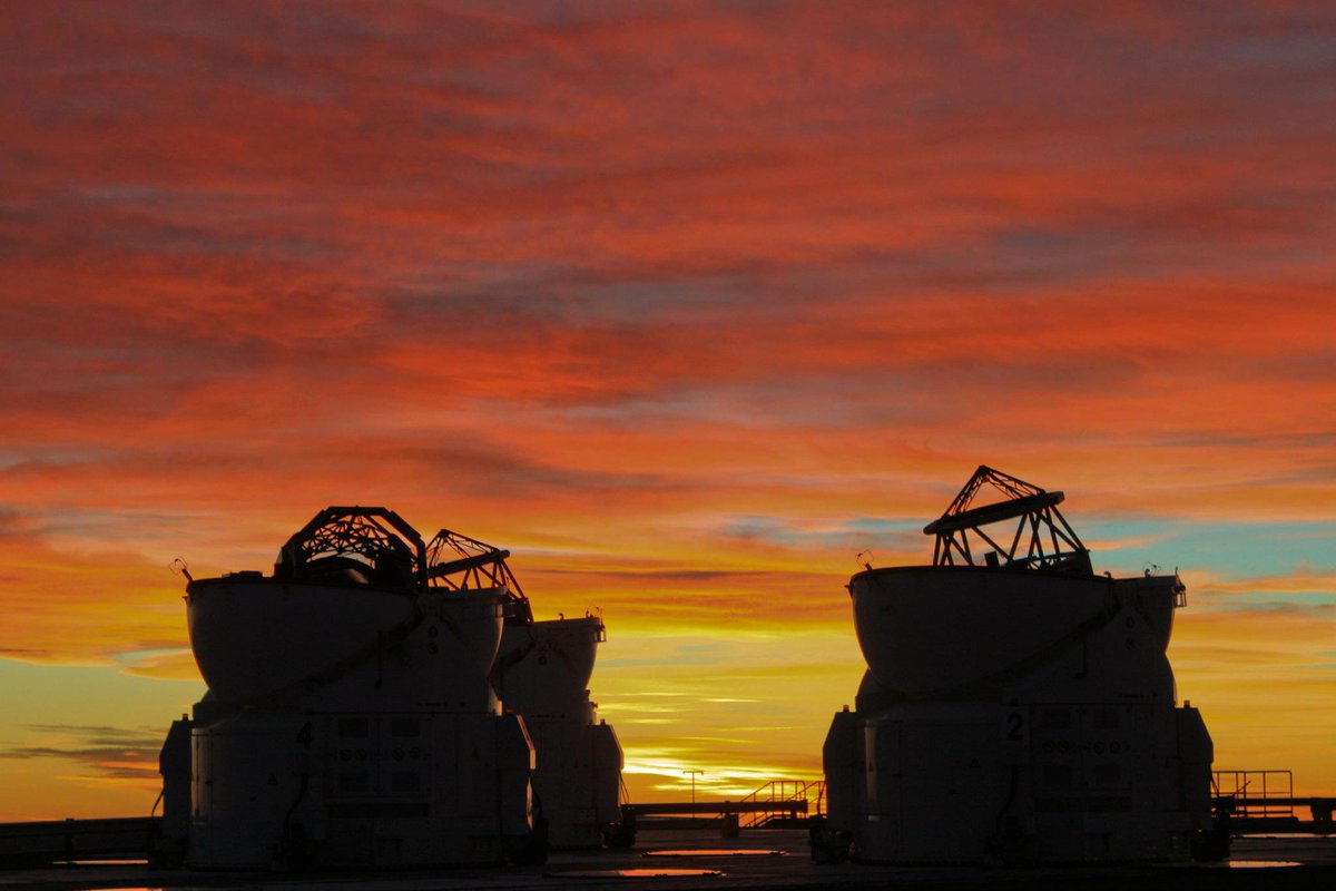 So when we observe we live a bit out of sync, we eat before sunset etc... and at the VLT there is a certain ritual, it is the observation of the sunset before the beginning of the observation night. And we hope to see it without clouds, not like on the picture!