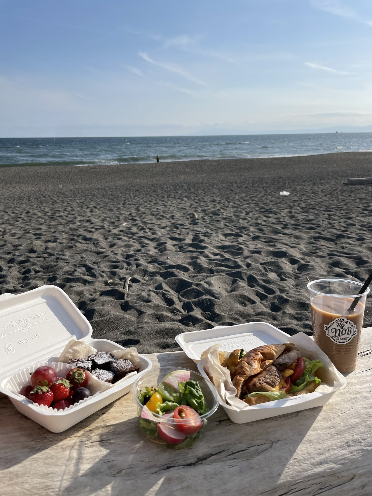 Dining Cafe Nob 辻堂カフェ Twitterren Nobテイクアウト限定メニュー ピクニックセット発売開始しました 内容 グリルチキンサンド2つ ミニサラダ2つ フルーツ ガトーショコラ 前日までに要予約 Price 1 600 辻堂カフェ 辻堂ランチ 辻堂