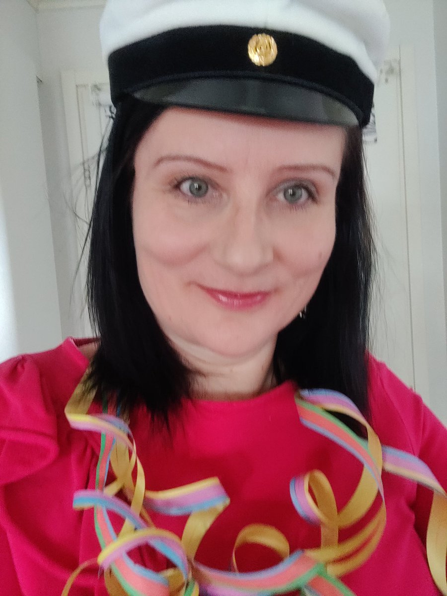 thememma's tweet photo. Hauskaa Vapunpäivää 💖🎊🎉🎈🎈🌺 🇫🇮 #kotivappu #oulu #fredrikson https://t.co/Om8JgspHmS