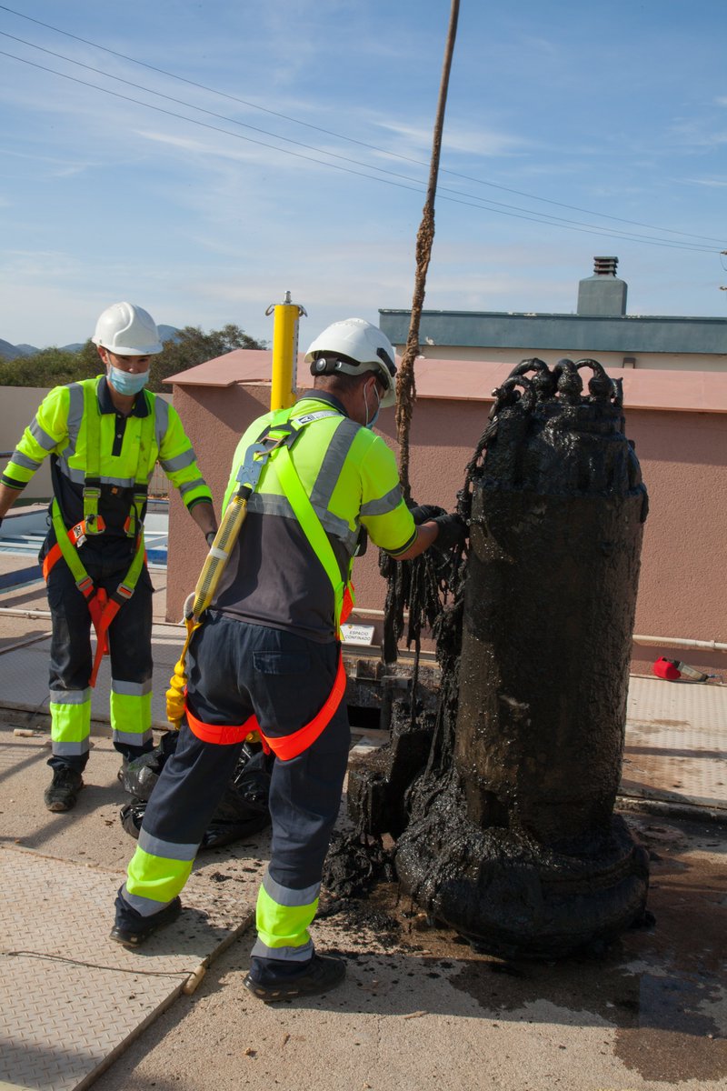 veolia_rmurcia's tweet photo. La vocación de servicio y el compromiso de l@s trabajador@s de @Hidrogea  constituyen la mejor garantía para el buen funcionamiento de un servicio básico y esencial como es el agua #DíaInternacionalDeLosTrabajadores https://t.co/iYhCSLYCcg