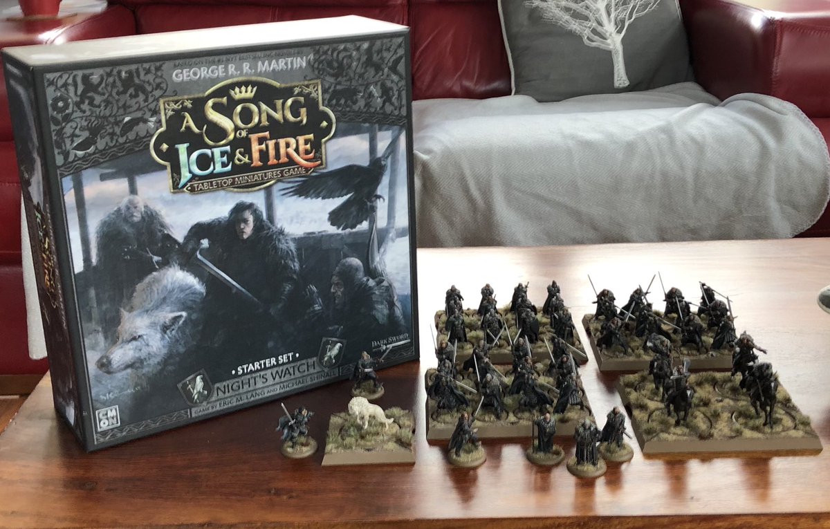 That feeling when you complete a project 😆 I just finished painting the Nights Watch starter box, so happy to have this army ready for action! It even packs away neatly, I really love how CMON makes these starter box sets 😄 #warmongers #asoiaf @cmon