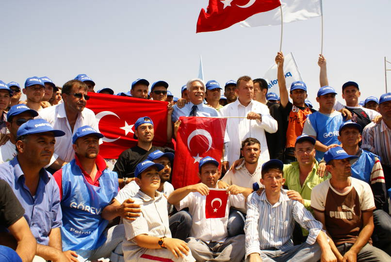 Türk Milletinin ve Emekçilerimizin #1Mayıs Emek ve Vatan Mücadelesini selamlıyoruz.