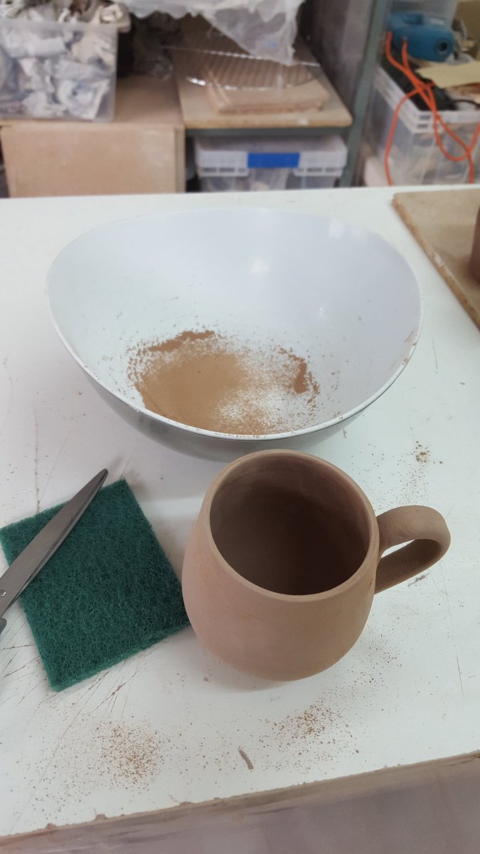 somanymoods's tweet photo. 1er mai. Je fais du cacao de terre 😊 #poncer #derniersdetails https://t.co/a6wmiEUy1H
