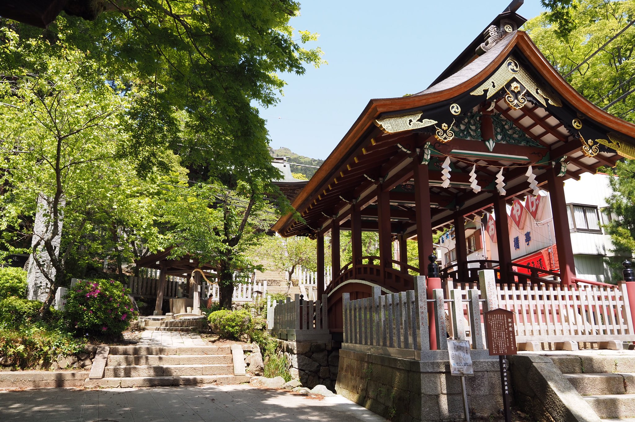 まる 筑波山神社 ２ 子供の頃 近くに住んでいたので筑波山は何度か登ったことがあるけど 神社は多分 初めて いや 初詣で来たことあるかな 神橋 隋神門 拝殿 どれも規模が大きく とても迫力があります T Co Dy4ylnvkzv Twitter
