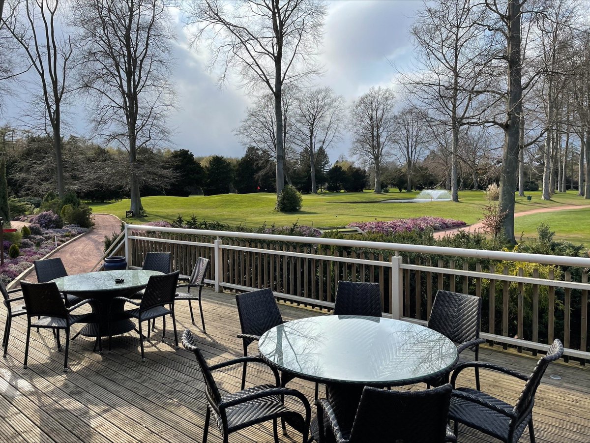 The bank holiday weekend is here and we are ready for another weekend of alfresco dining 😀🍕🍴🍻