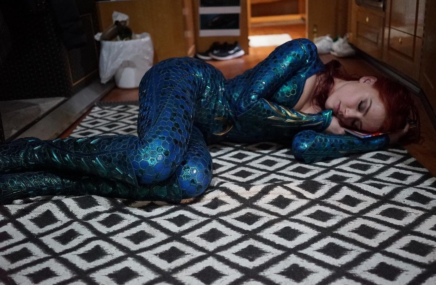 Pauvre Amber Heard sur le tournage d'Aquaman! for Android. 