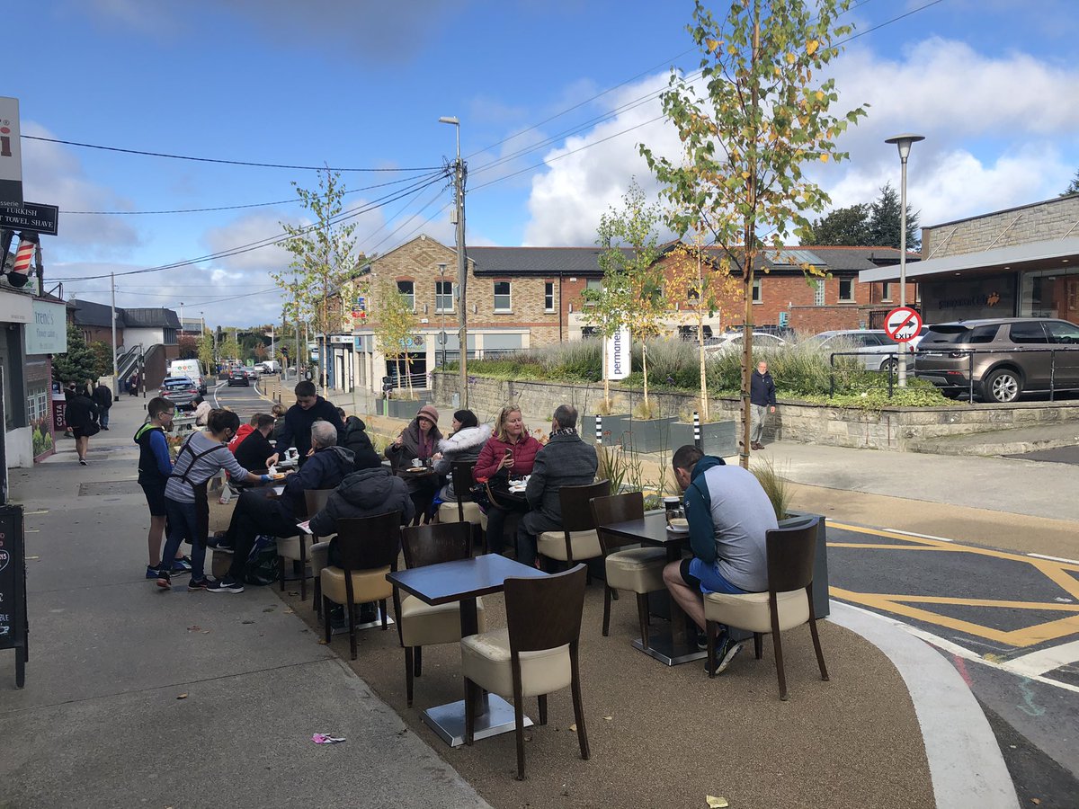 robertburns73's tweet photo. Outdoor Dining & Reallocation of Parking Spaces, in Numbers (est.)
π 1 car parking space c. 10mΒ²
π¨βπ¨βπ§βπ§ Could fit 4-6 diners (Covid spaced)
π½ 3 sittings/night
π΄ Avg. customer spend β¬20
π΄ Total β¬360/night/1 equivalent parking space
π΄ 2 spaces, β¬720; 3 spaces, β¬1,080, etc https://t.co/sBLSUJoI6f