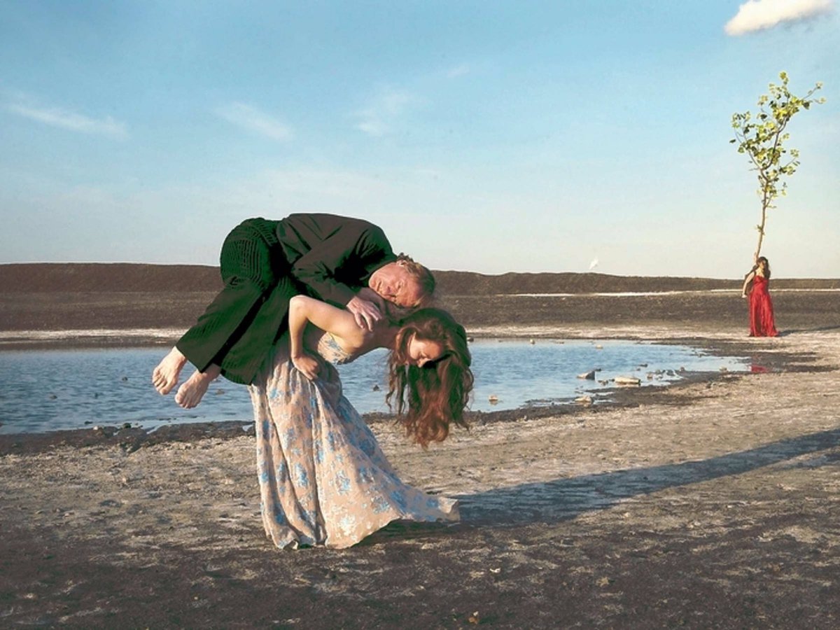 JohanneCasa's tweet photo. En attendant la réouverture des cinémas et des théâtres, revoir Pina éblouissant portrait de #PinaBausch par #WimWenders. Pas d'histoire juste une danse torrentielle filmée en liberté, #dansetheatre des émotions humaines & des relations sociales 🙌🏻 #weneedart #essentiel #beaute https://t.co/lhsGjvqtZU