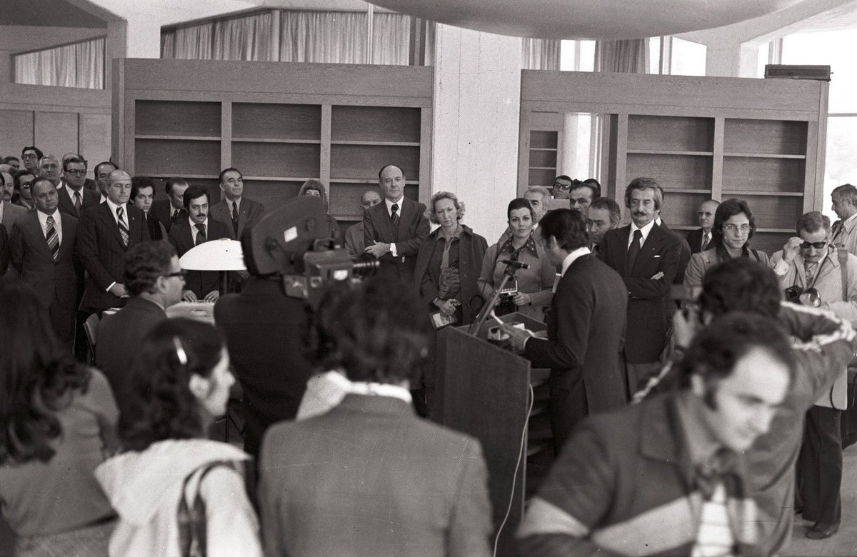 Bütün engellemelere rağmen Halk Ekmek’i, Hamidiye AŞ’yi kurdu Atatürk Kitaplığı’nı açtı... 

1973-1977 yıllarında İstanbul’u yöneten Efsane Başkan Ahmet İsvan’ı vefat yıl dönümünde rahmetle anıyorum. 

Belgeselini YouTube kanalımdan izleyebilirsiniz;

youtu.be/7boUkp0CICk