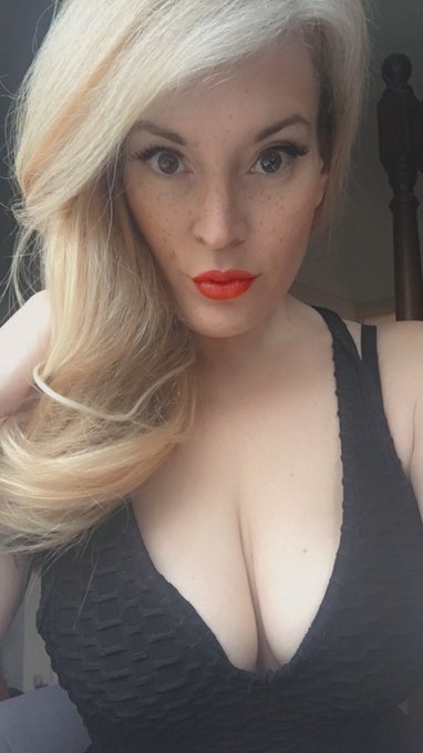 Good morning ❤️ https://t.co/DIfGRatVwd<a href="/tag/stockings"class="tags"><span>#stockings</span></a><a href="/tag/friskyfriday"class="tags"><span>#friskyfriday</span></a><a href="/tag/panties"class="tags"><span>#panties</span></a>