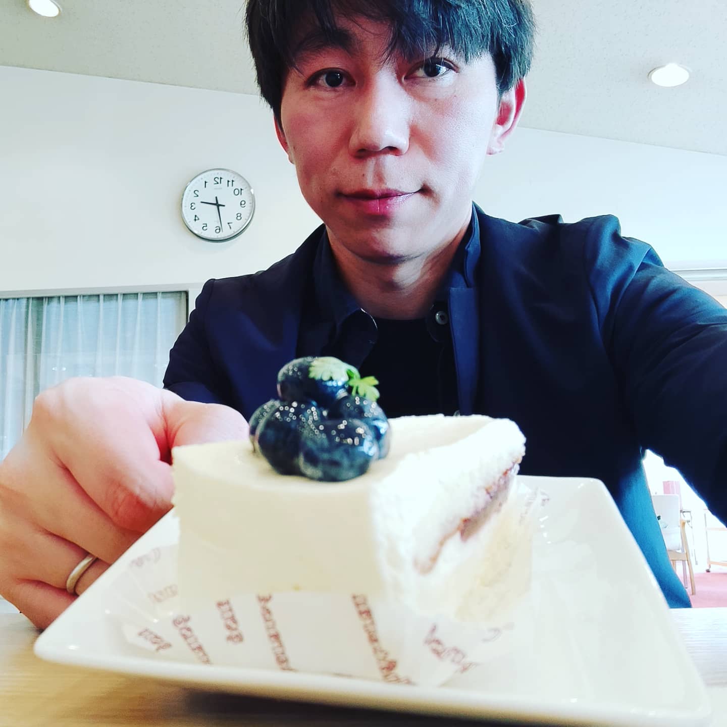 Jun Okawa 三ヶ月ぶりのゴルフ シャトレーゼ系のゴルフ場なので ケーキ食べ放題 勢いで一人ワインをデカンタで開けてしまう罠 T Co 66pyvejhbq Twitter