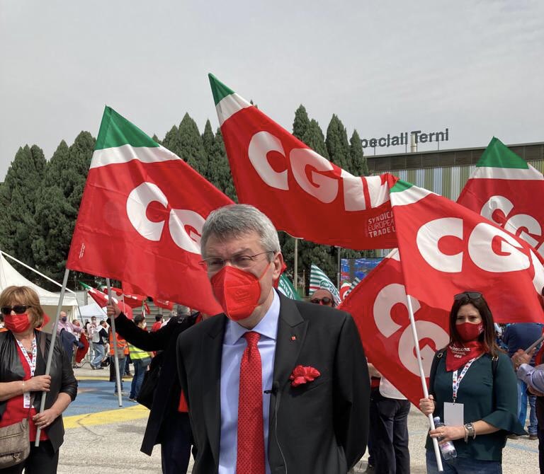 cgilnazionale's tweet photo. #1M2021. Le risorse del #Pnrr dovranno creare #lavoro e rilanciare l’#industria, attraverso nuovi #investimenti. 
Il lavoro è l’unica via per costruire il futuro dell’Italia. 

Il messaggio per il #PrimoMaggio dall’#Ast di Terni https://t.co/OE4ScfKcI6