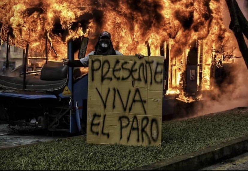 _La_Marea's tweet image. Que se rompa ese hpta florero!!!!#ParoNacional1M