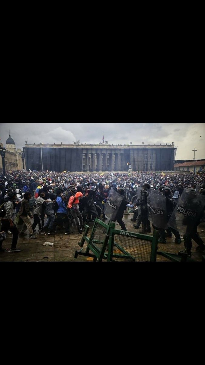 _La_Marea's tweet image. Que se rompa ese hpta florero!!!!#ParoNacional1M