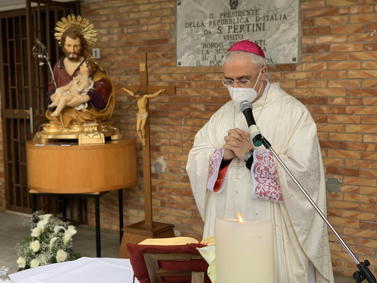 CISLFoggia's tweet photo. #1Maggio2021 #festadeilavoratori Borgo Tressanti, tavoliere dauno, con Mons. Renna Vescovo Cerignola @CostantinoCisl “Chiesa, forze sociali, istituzioni insieme per il #lavoro al centro della ripresa. Sia sicuro e sia cura per uscire da #pandemia sanitaria, economica, sociale” https://t.co/myXda7Zwk9