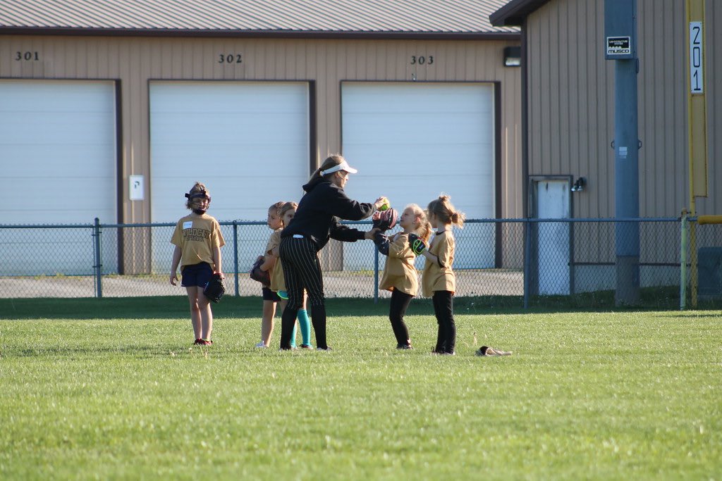 SVHSsoftball__'s tweet image. The future of SV Softball is SO bright!! We had so much fun instilling a love of softball to these littles yesterday!🤍💛🥎