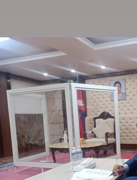 AcharyaBhanu's tweet photo. ढोंगी काका @PM_Nepal, अरुलाई अम्बाको पात र तातोपानीको उपदेश दिएर तिम्रो अफिसमा चै यस्तो ? 
के गर्नु, कम्य��निस्टका नेतालाई लाज हुँदैन । https://t.co/SqLP0dVceF