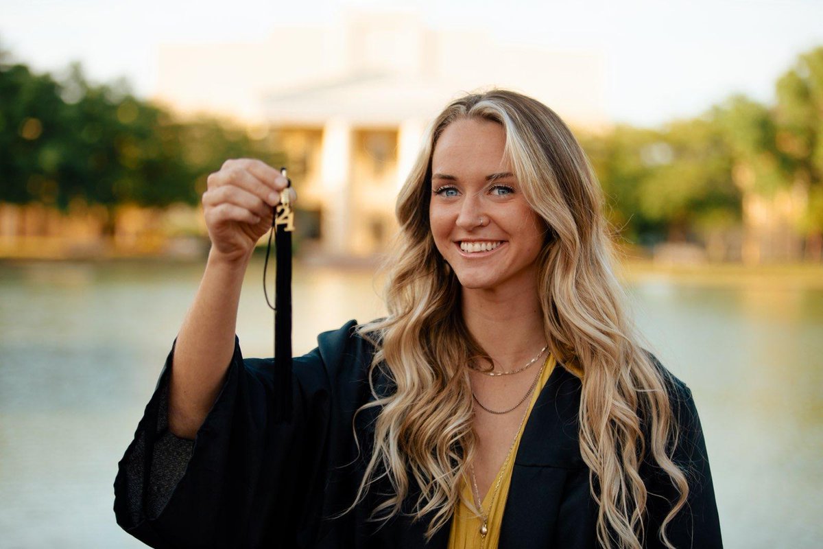 RobinHolweger's tweet photo. On the way to watch @ashholweger4 graduate today👩🎓💙 Congrats on earning your Graphic Design degree in 3 quick years! Excited you are staying to play another year of @CSU_Volleyball & Graduate School to earn a Masters in Physical Education & Sport Coaching🏐 #csubucs2021 #Grad https://t.co/gl9nPnH3ks