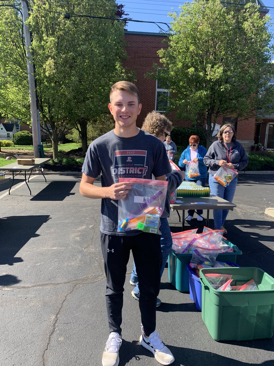 Thank you to everyone who came out and made a school supplies bag to send to Haiti !! As well as all of the businesses that made this possible: <a href="/SnowShow937/">Snow Show</a> , Sweet Adaline’s Bakery, and Topsy Turvey Toys 🤩