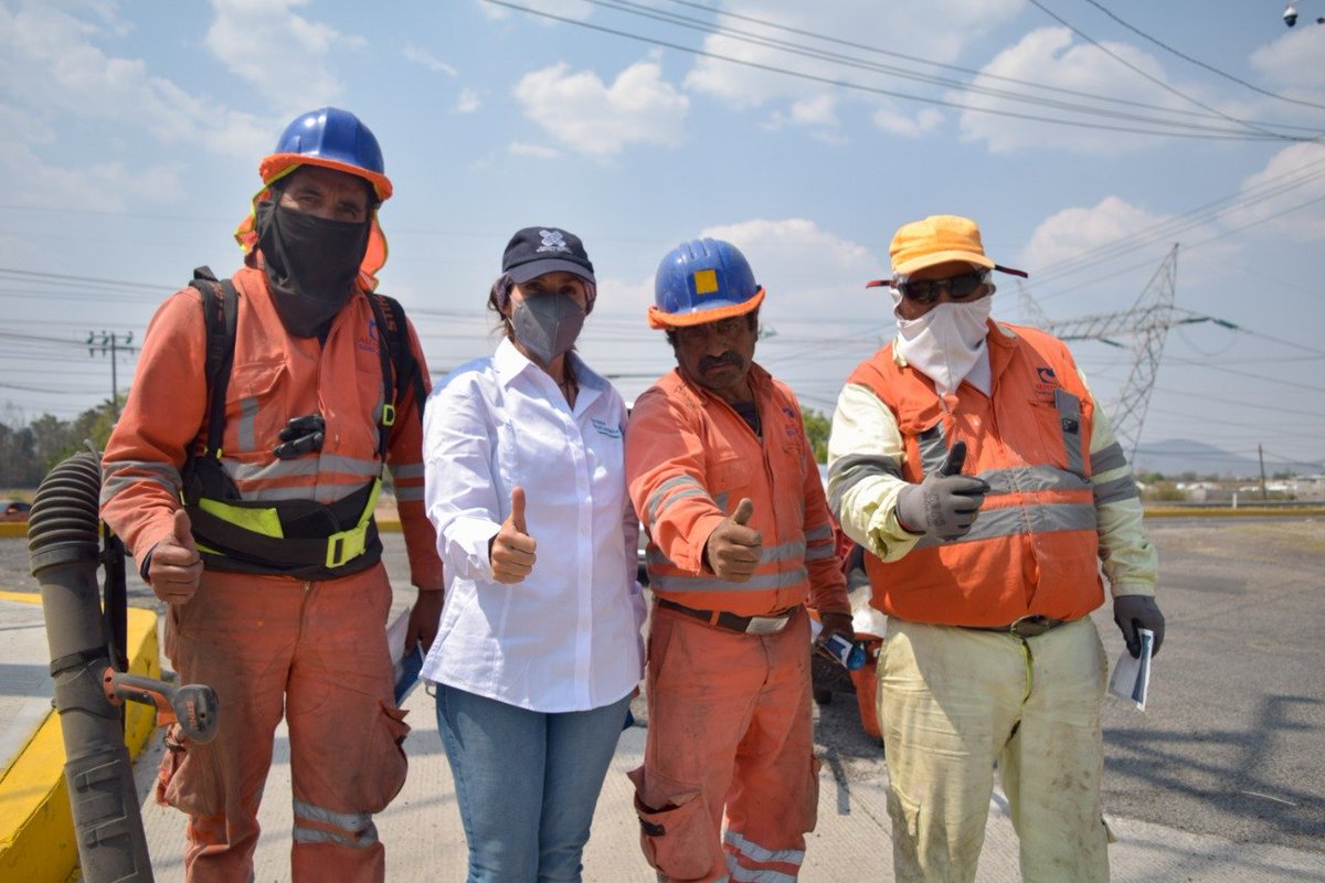 Ivonnebustmx's tweet photo. Se que ha sido un año difícil para los trabajadores y aun así siguen luchando constantemente para salir adelante. Gracias por ser el impulsor de activar la economía en el país. #1DeMayoDiaDelTrabajo 👷♀️👷♂️💙 #Atenco #Texcoco #Chiconcuac #Tezoyuca #IB #DipFederal @AccionNacional https://t.co/JvZnUnmY6e