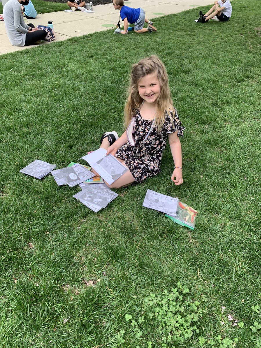 Kindergarten celebrated the end of another <a href="/LucyCalkins/">Lucy Calkins</a> Reading Workshop unit! Our reading muscles are so strong 💪🏻📖 <a href="/CentralES1/">Central ES</a> <a href="/HaddonSchools/">Haddonfield Schools</a>