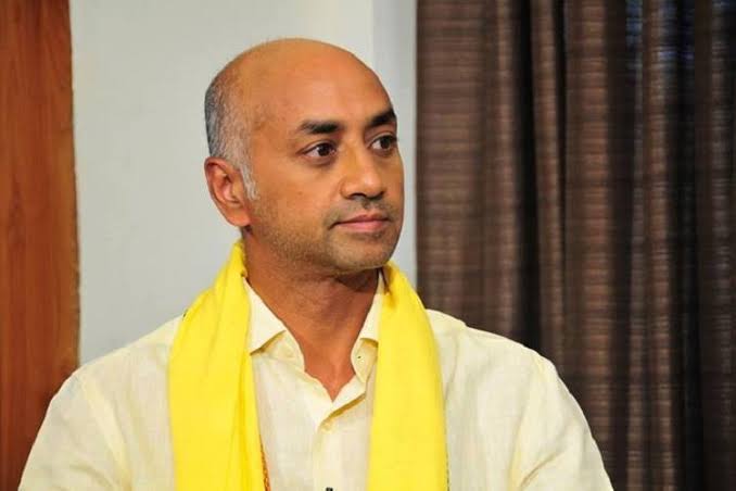 UttarandhraNow's tweet photo. తెదేపా ఎంపీ గల్లా జయదేవ్ అమరరాజా బ్యాటరీస్ కంపెనీకి ఆంధ్రప్రదేశ్ కాలుష్య నియంత్రణ బోర్డు షాక్! కాలుష్య నియంత్రణ నిబంధనలను ఉల్లంఘనతో చిత్తూరు జిల్లాలోని ఆ కంపెనీకి చెందిన ప్లాంట్లను మూసివేయాలని ఆదేశం. ఈ మేరకు ఆదేశాలు జారీ. #TDPTwitter #NCBN #JayGalla #UANow https://t.co/EDdcd7Hyqn