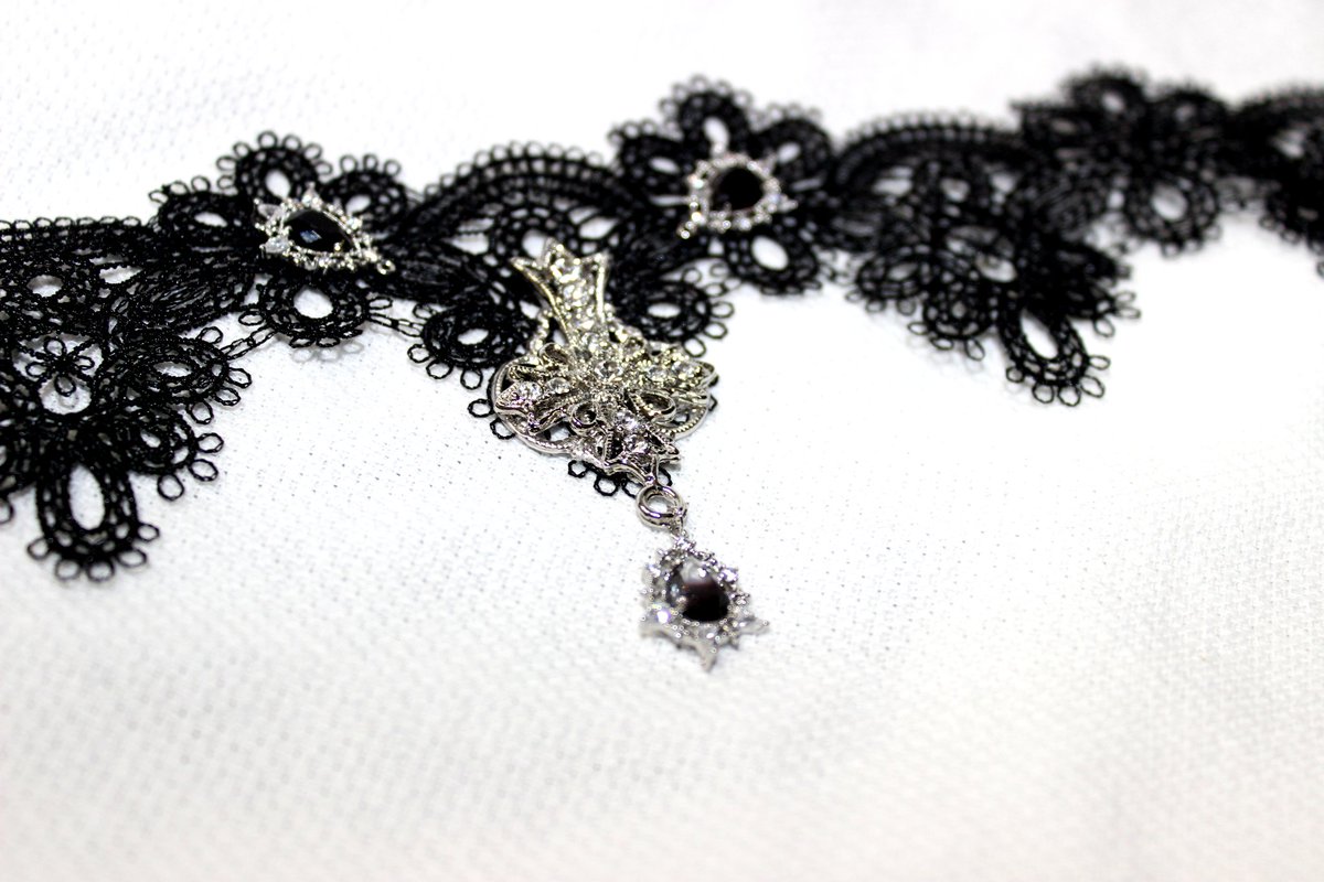 🖤고딕 크로스 넥쵸커🖤 25,000₩(25$)
아름다운 패턴의 십자가 쵸커입니다🙏 딱 한점만 제작된 제품이예요✨ 구매는 아래링크로 부탁드립니다:) 문의는 언제든 디엠주세요!
mistisch.com/product/gothic…